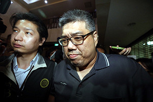 檢調晚間續偵訊張顯耀 約談張助理等3人