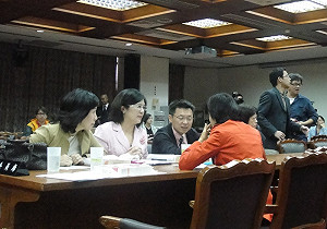 紀委會7分鐘結束  邀柯15日到場說明