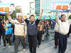 罵邱毅「最禿的垃圾」 法官：善意評論