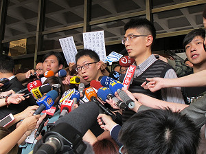 學運自首：為民主不服從 為台灣勇敢承擔