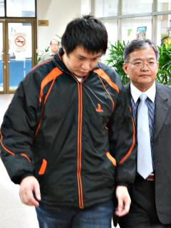 高院：無血掌紋 許榮洲改判無罪