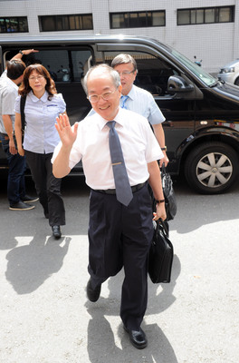 黃世銘洩密案高院首開庭 黃備13頁答辯狀