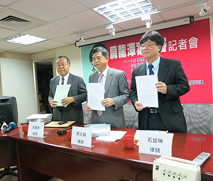 扁律師：辜仲諒做偽證 將提再審扁案