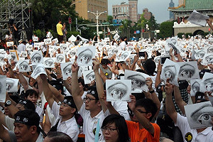 送仲丘要真相  五點未到已逾兩萬人