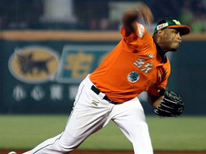 中華職棒總冠軍首戰 獅勝象