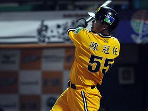 陳冠任再見安 象逆轉勝