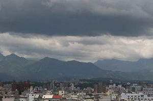 鋒面遠離  4日氣溫升  5日又溼冷