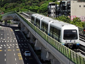 文湖線捷運再出包 趕上班乘客罵翻