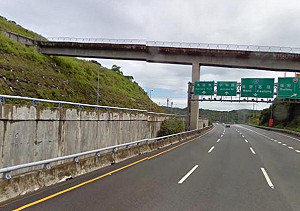 高速公路通車後最大山崩意外  車輛人員傷亡仍不明