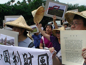 農民北上控訴  五「腥」縣長劉政鴻違法徵地