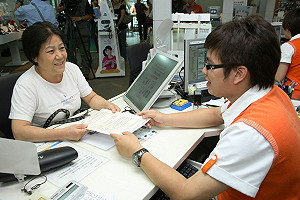 iPhone4預約搶客  業者紛出招