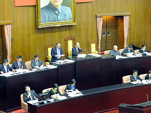 立院三讀  罕病藥物經審核可納健保給付