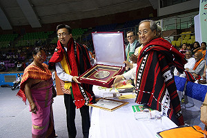 NGO工作受肯定  潘紀揚印度獲獎