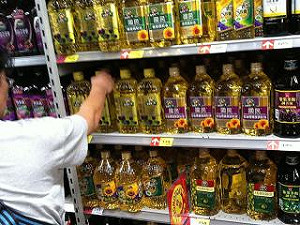 中間商經手數量多  染綠油品恐有未爆彈