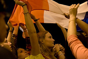 留台法國學生辦燭光晚會  悼恐攻罹難者