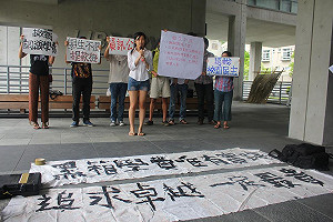 學生抗議漲研究生學雜費  實踐：比他校低