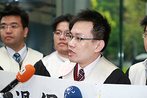 許介圭否認「代位求償」關厰律師：替馬解套