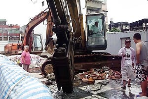 工人開挖王家地  文林苑再爆衝突