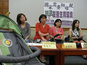 台灣少子女  綠委推國民年金增生育給付