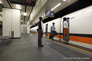 搭華航、長榮出國  買高鐵票享75折