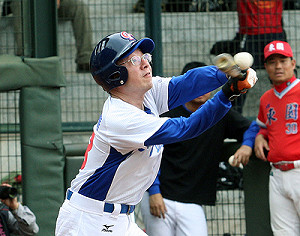 政院老棒隊尬少棒  江揆吞敗投