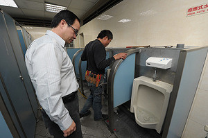 遭江揆怒批故障小便斗  5天就修好了