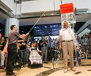 把公益變成潑水節、吸毒日 （二火）