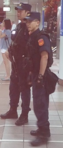 警持MP5巡邏北捷  李茂生：這個政府瘋了