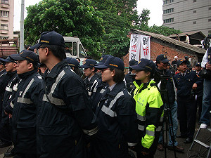 華光社區住屋將拆  警力完成部署