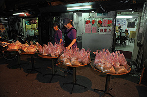 提前封鎖華光社區  廖家牛肉麵免費送