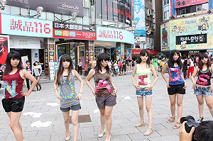 七夕情人節前夕  紅絲帶呼籲不要「光說不戴」