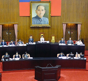 性平法三讀  5天產檢假、陪產假都需給薪