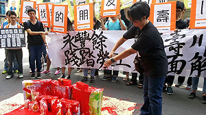 聲援韓國Hydis工人 永豐餘股東會內外爆抗議