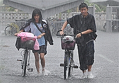 共伴效應帶來豪大雨  宜花停班停課