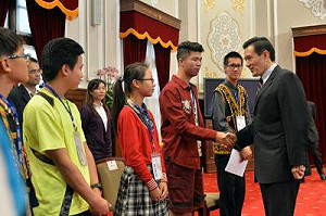 「兒童權利公約施行法」今起施行