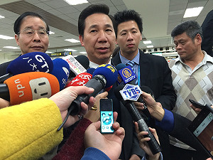 險搭失事班機 金門縣長現留台北善後