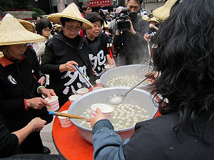 勞委會前辦尾牙  300關廠工人要交代