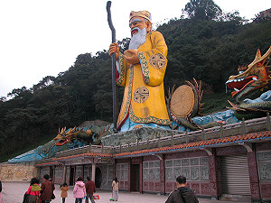 烘爐地過年無休 福德宮發送5萬錢母