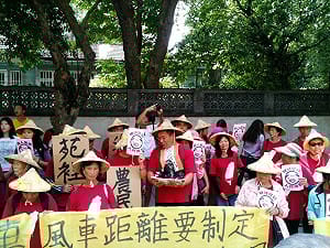 端豬頭諷經濟部  苑裡鄉親催規範風機距離