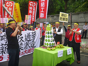 棒打芭樂票 勞團號召51遊行上街頭