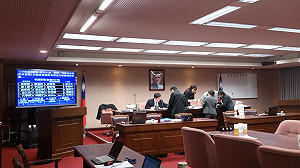 機場設賭場？藍綠委爭吵不斷擇期再審