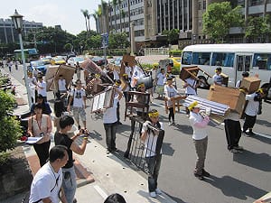 你拆我扛！華光苦行  揹社區碎屍上凱道