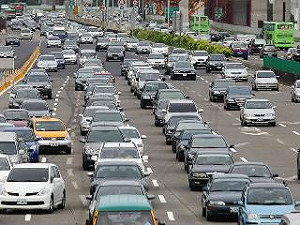 油價上漲 立委提案汽燃費隨油徵收