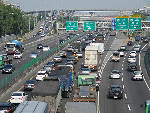 春節疏運 高公局估初三、四破300萬輛次