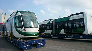 高雄捷運輕軌列車抵台  陳菊臉書傳喜訊