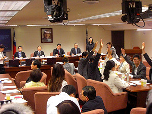 差鄭汝芬一票  藍版「食管法」受挫