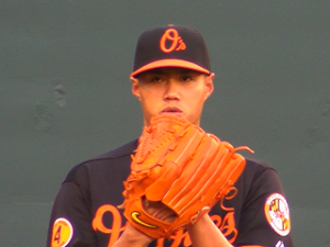 隊友打線相挺  陳偉殷本季首勝入袋