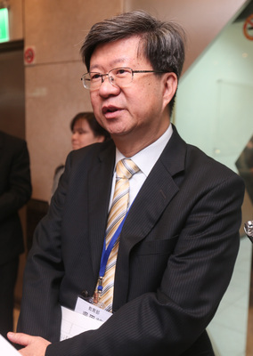 與柯文哲互嗆12年國教 吳思華：會再溝通