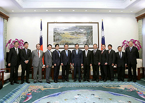 岸信夫盼暫緩嚴檢日本進口食品 馬：先查偽標