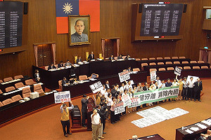 63對46  美牛案過關